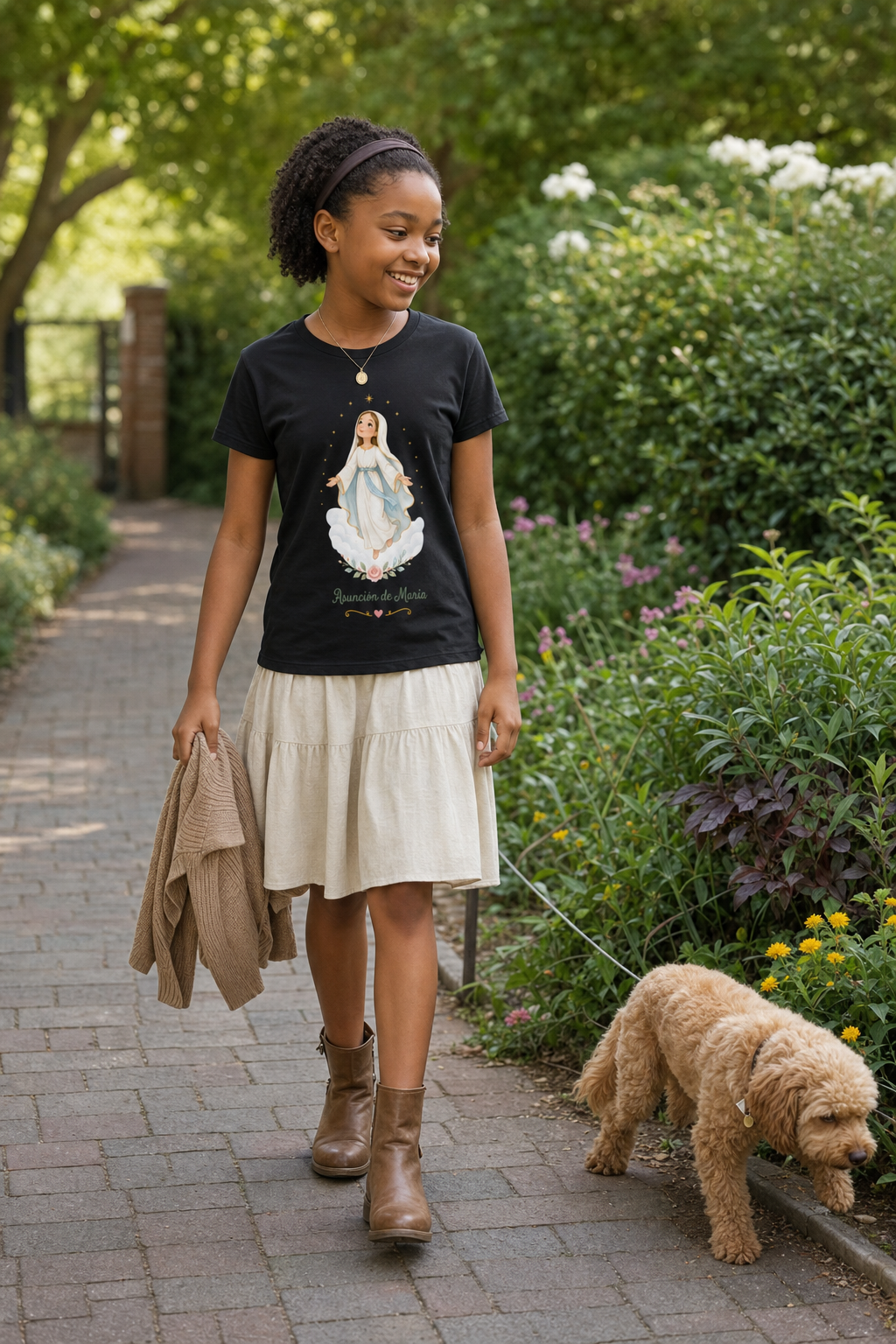 Girl wearing the Asunción de María Girls T-Shirt in Black