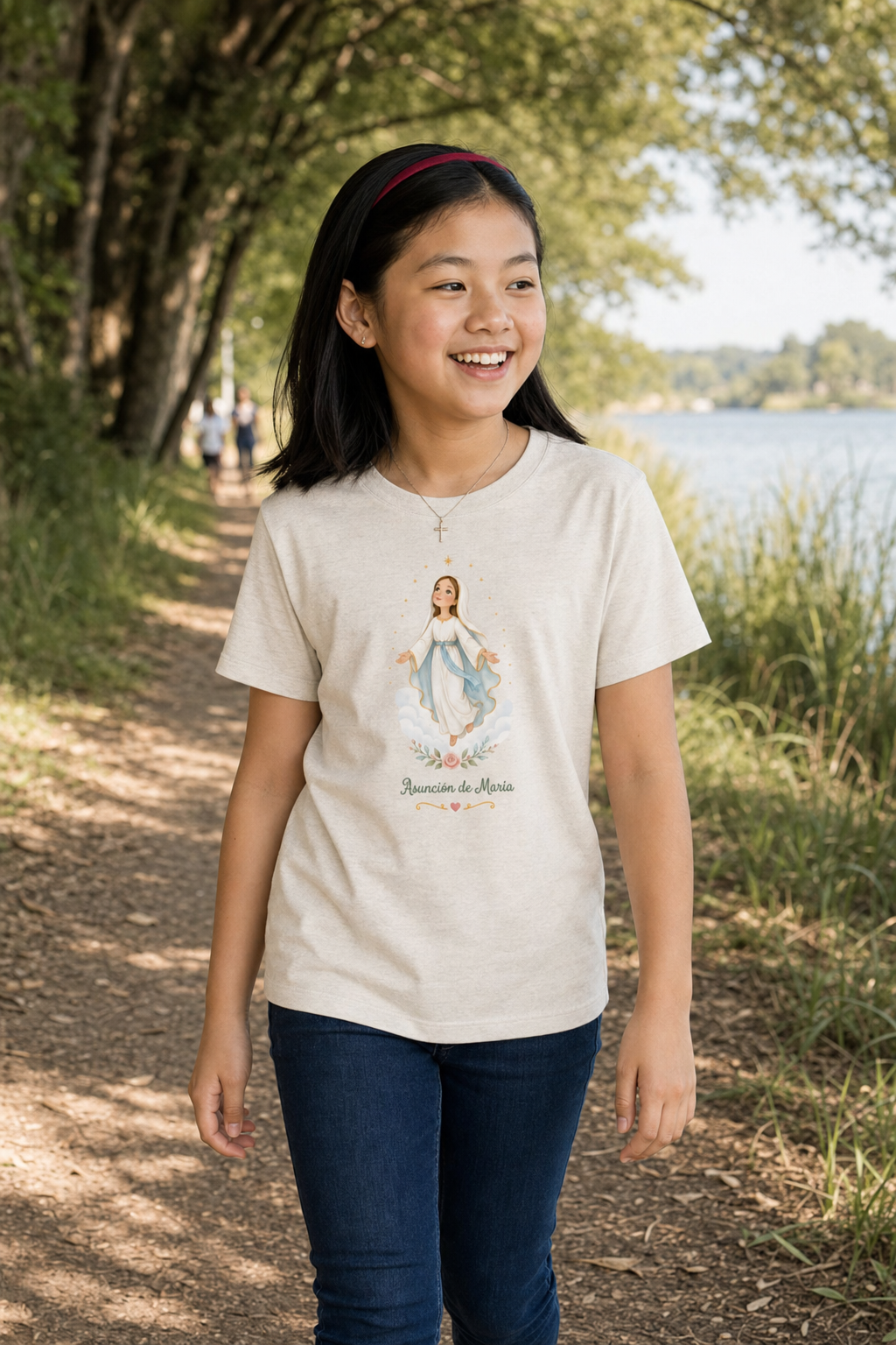 Girl wearing the Asunción de María Girls T-Shirt in Heather Dust