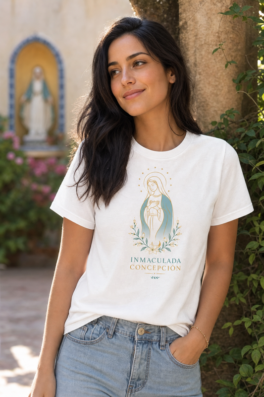 Woman wearing Inmaculada Concepción white t-shirt