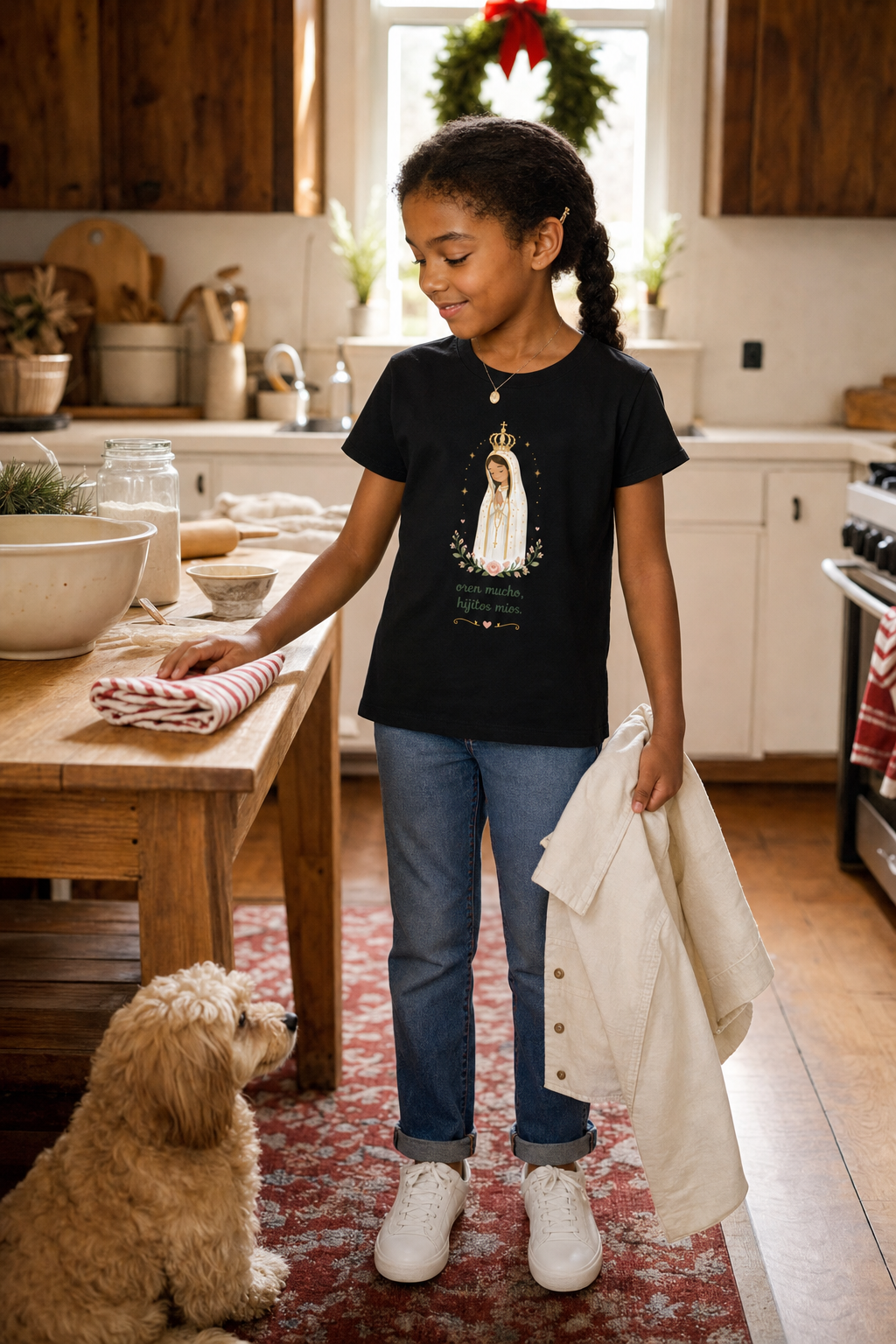 Girl wearing the Oren Mucho Fátima Girls T-Shirt in Black