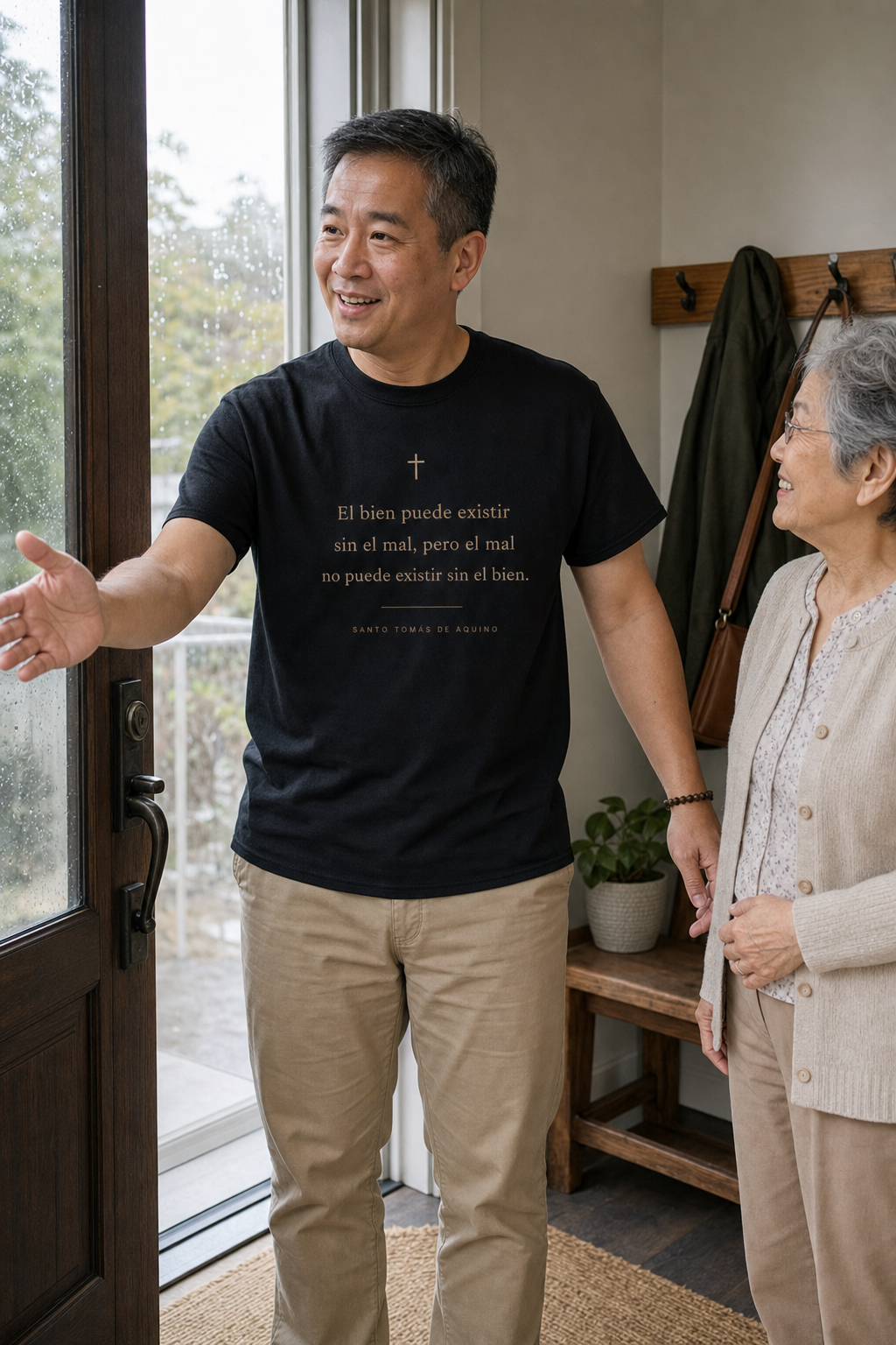 santo-tomas-bien-t-shirt lifestyle · Black